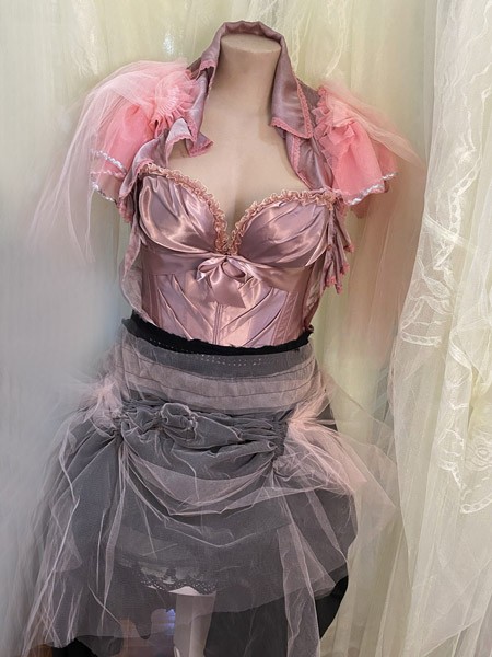 Whimsical Flamingo styled outfit with dusty pink corset - Plus size